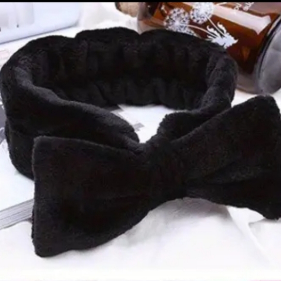 Soft & Fluffy Headband With Bow - Black - Picture 1 of 5